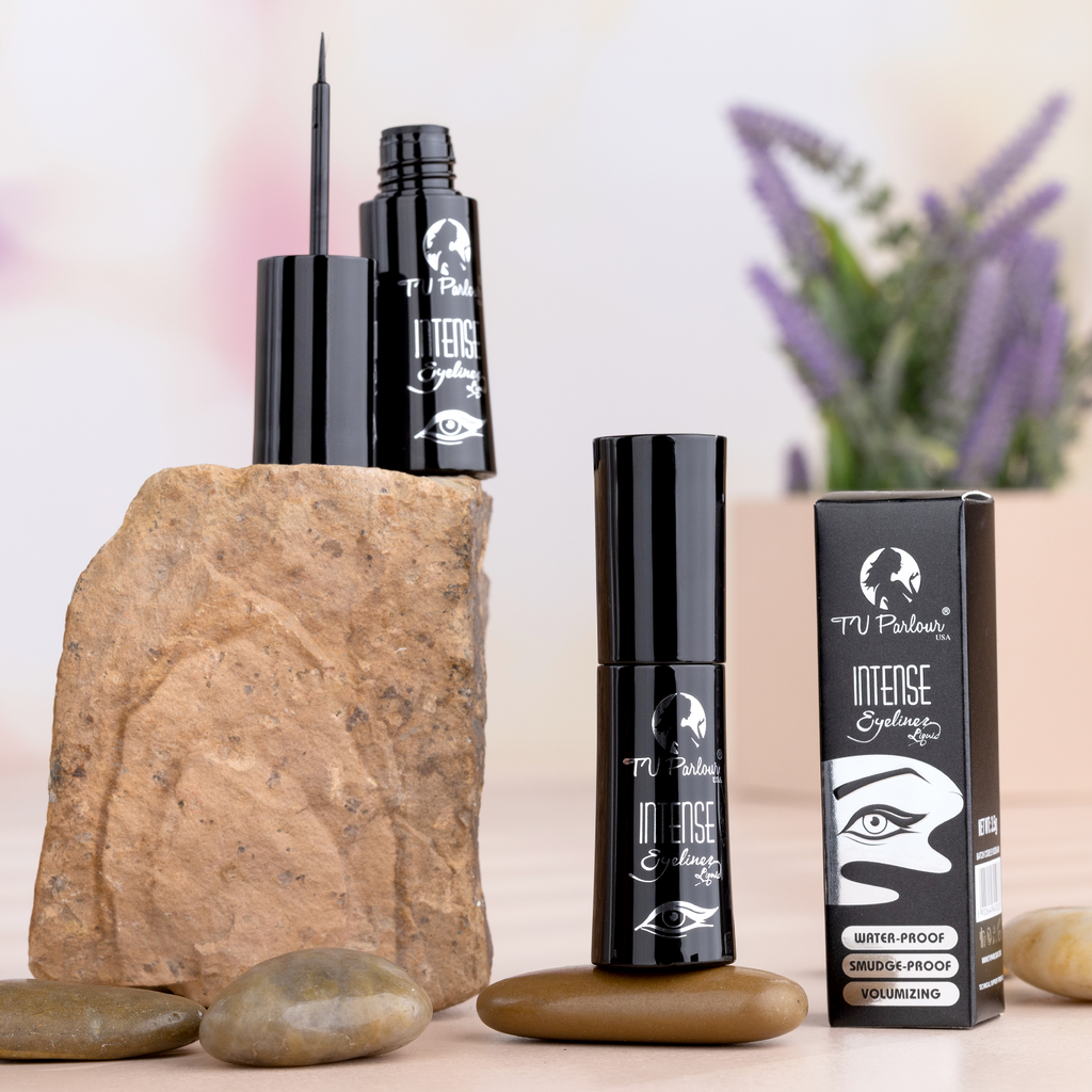Divine Definer Liquid Eyeliner - fine precision tip detail