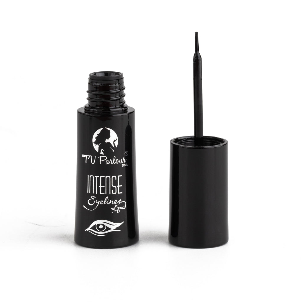 Divine Definer Liquid Eyeliner - smooth application on eye