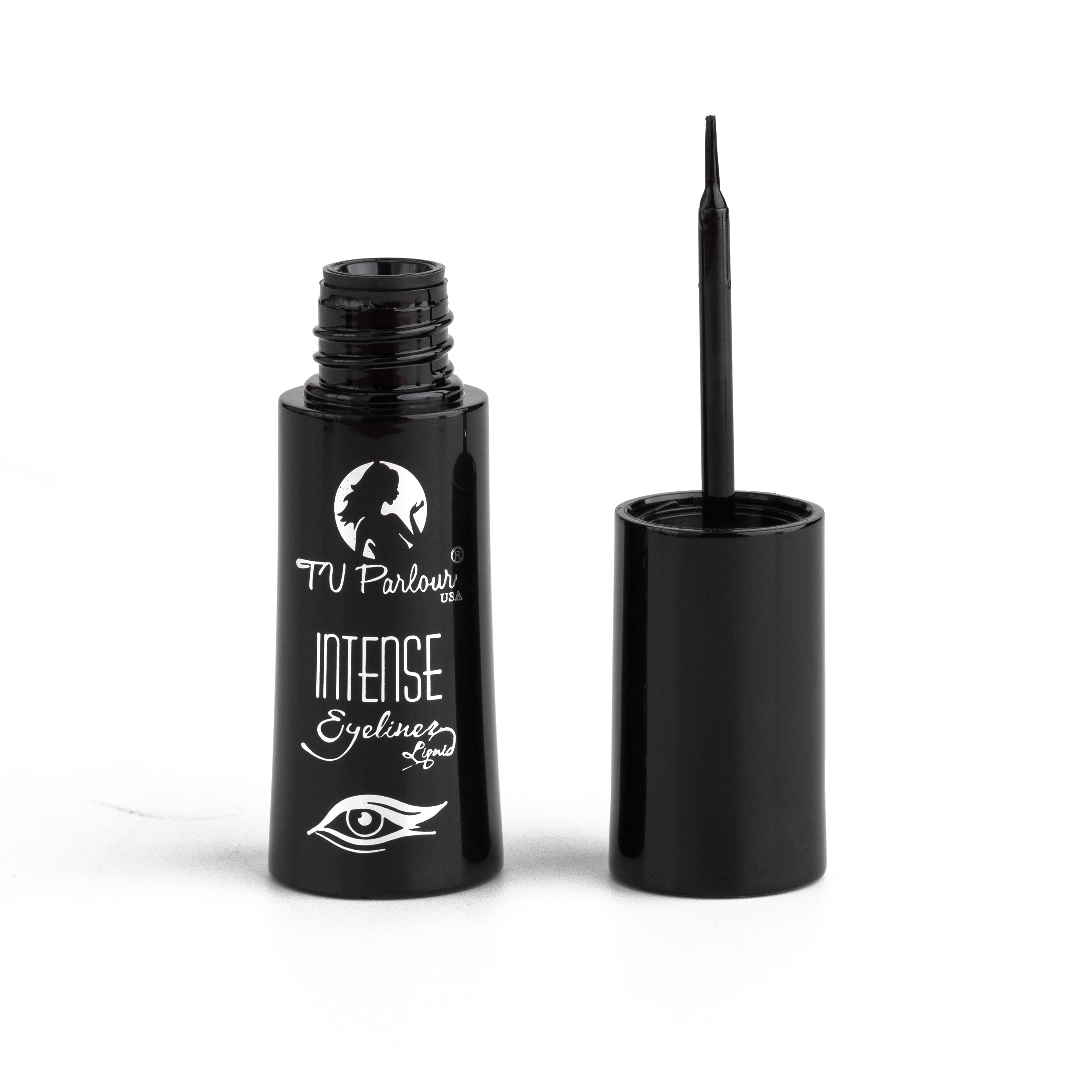 Divine Definer Liquid Eyeliner - smooth application on eye